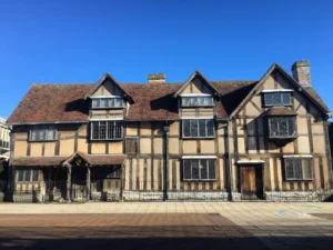 Photo of Shakespeare’s Birthplace and childhood home in Stratford-upon-Avon. Features as the first photo in this short biography about william shakespeare.